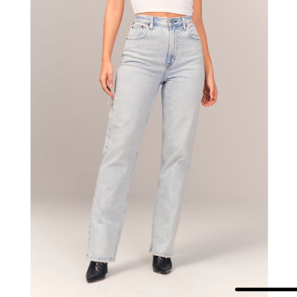 Abercrombie Curve Love 90s Straight Jean (short)